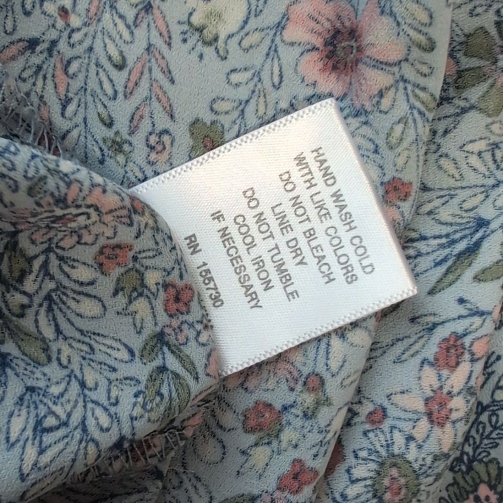 Rose + Olive blue floral blouse 3/4 balloon sleeves, v-neckline smocking size 2X - Picture 6 of 8